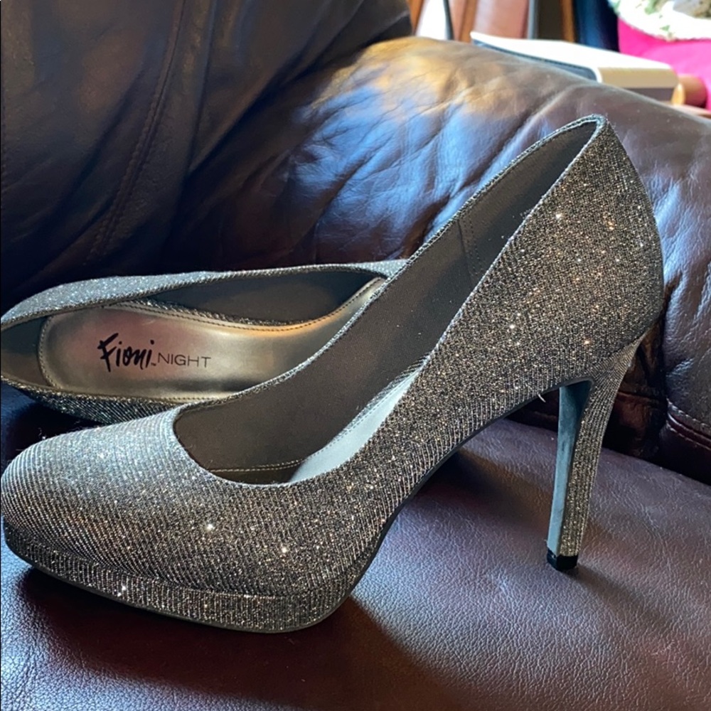 Heels - Picture 2 of 2